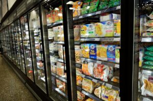 תופעת הכבדות של מזון במקרר מושפעת מטמפרטורה, לחות והרכב המזון עצמו.